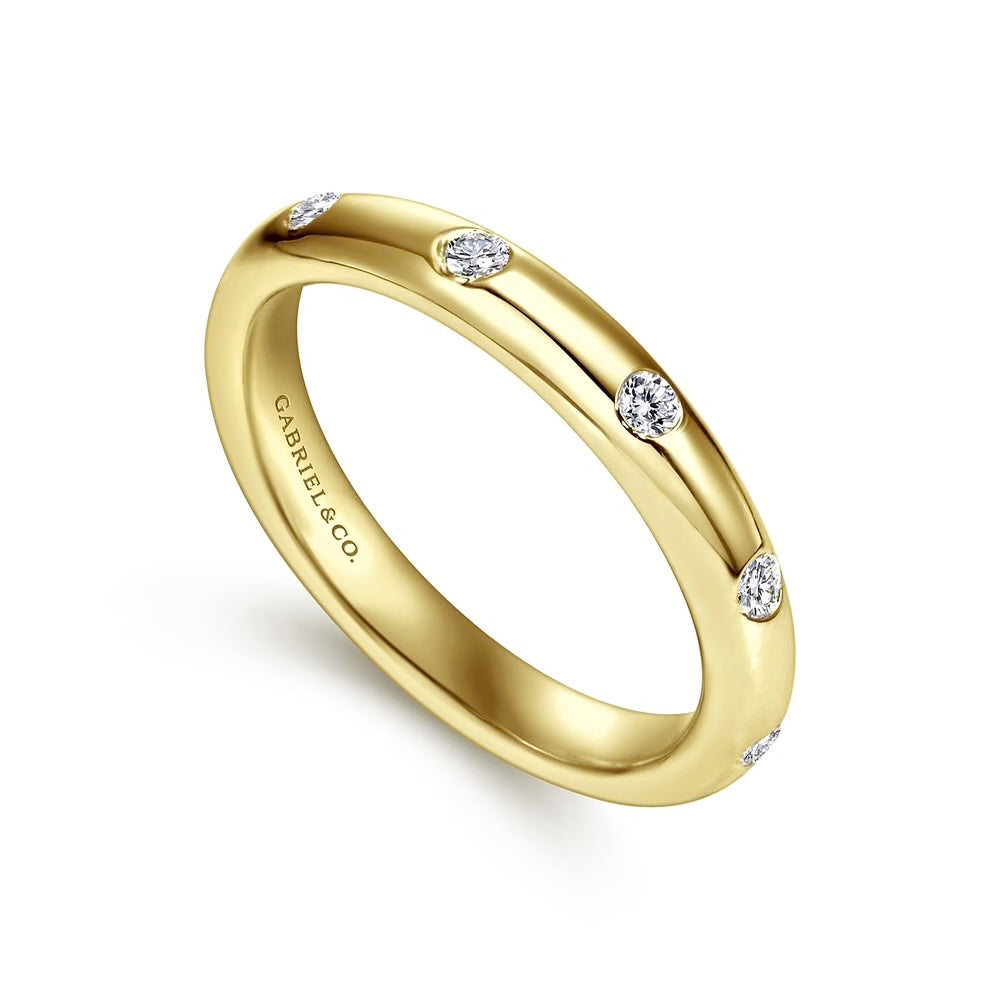 Gabriel & Co., 14K Yellow Gold Burnished Set Round 5 Stone Diamond Band